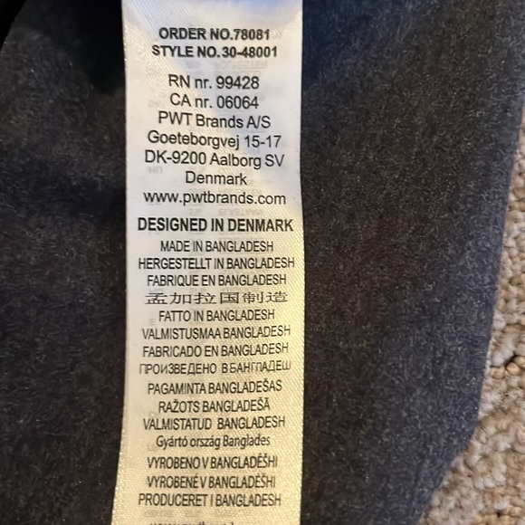 Men’s navy cotton spandex, V-neck T-shirt. NWOT - Picture 4 of 6